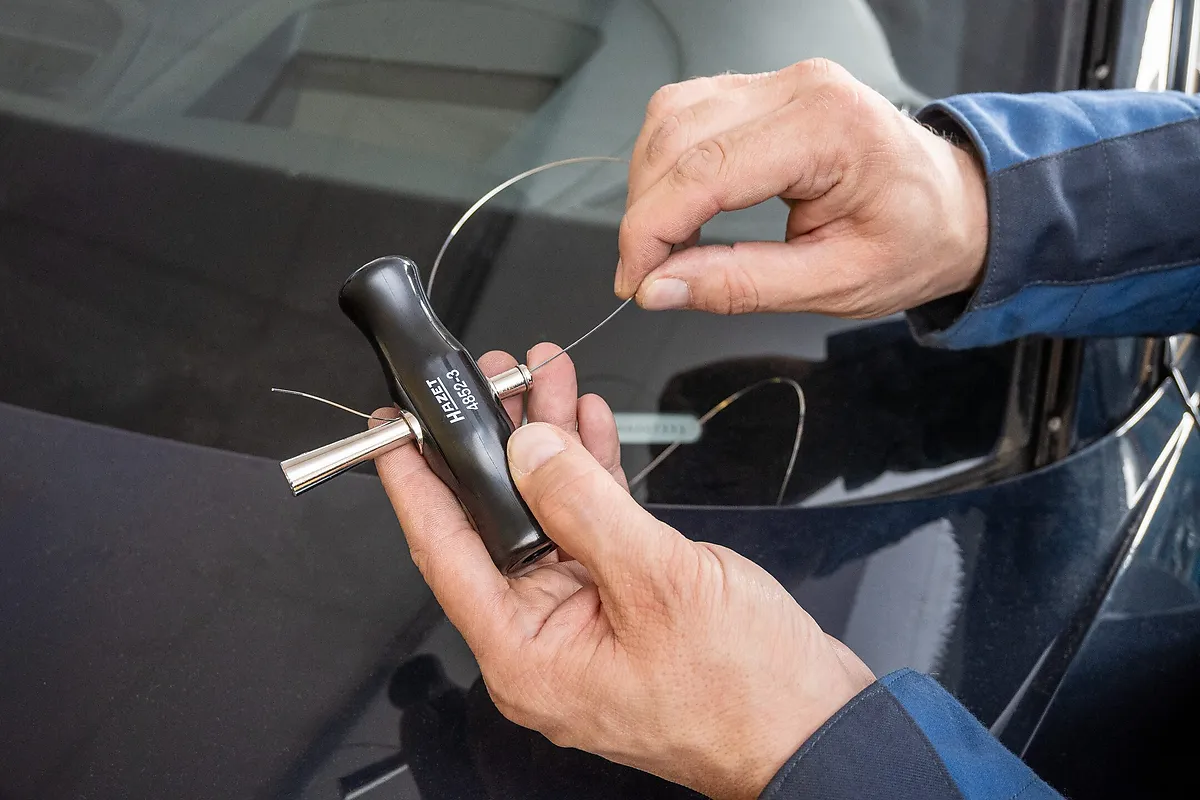 Súprava náradia na demontáž autoskiel s prepichovačom HAZET 4852-5