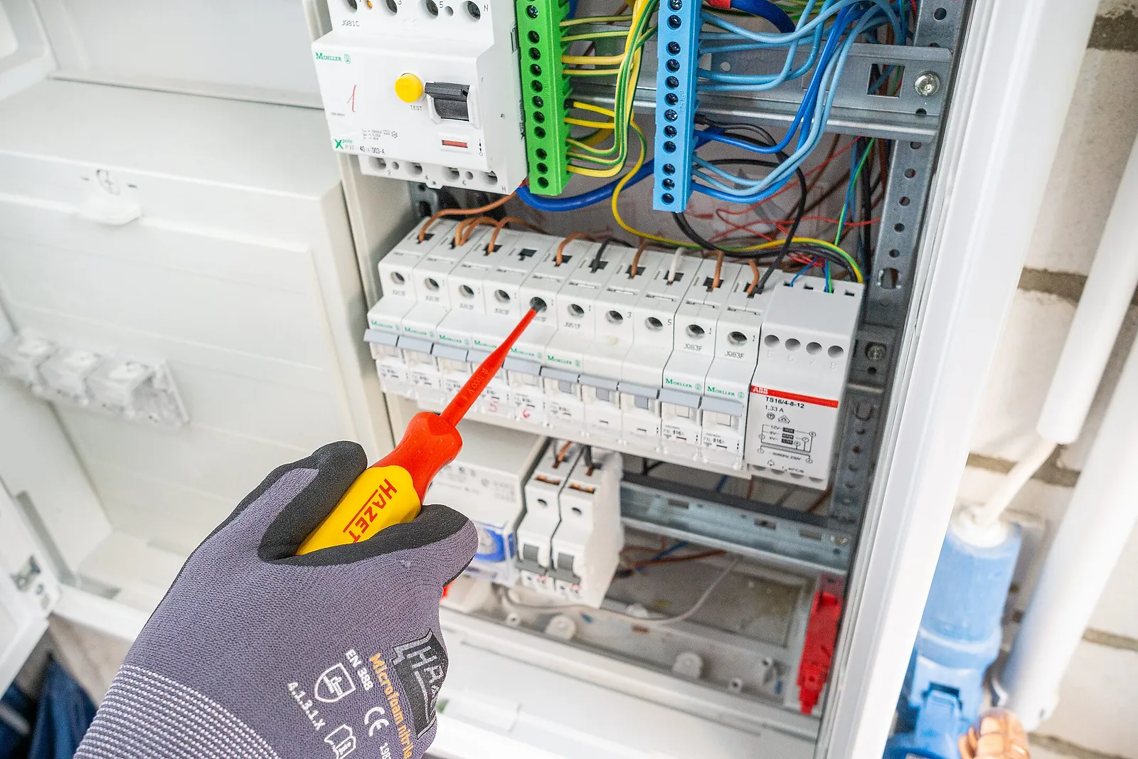 Súprava vysokovoltových elektrikárskych skrutkovačov · s ochrannou izoláciou HAZET 811KV/6