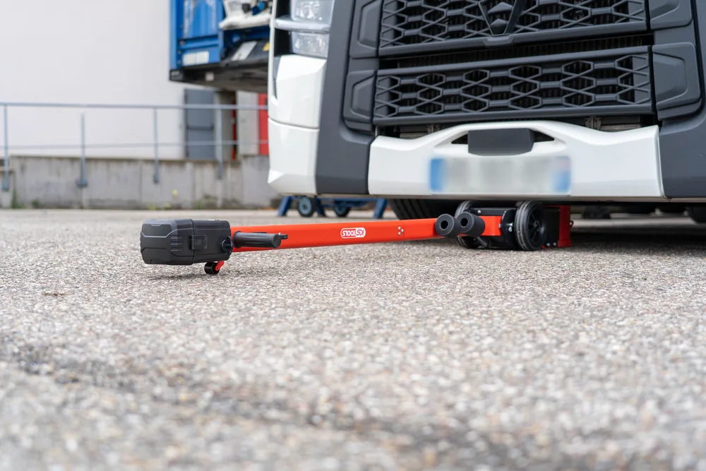 Akumulátorový zdvihák 18 V, 40 t/20 t (dlhý) KS Tools 160.0742F