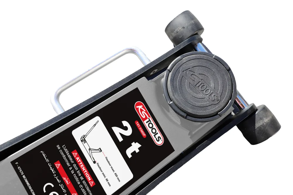 Kompaktný hydraulický zdvihák z hliníka a ocele s nosnosťou 2 t KS Tools 161.0365F