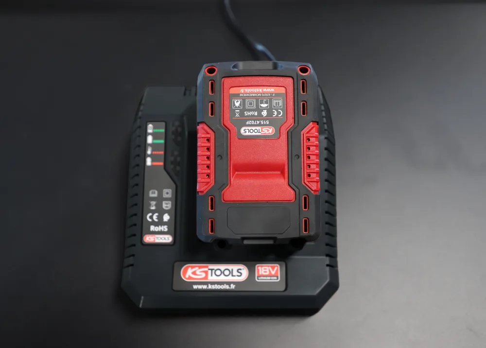 Lítium-iónová batéria 18 V, 4 Ah pre elektrické náradie KS Tools 515.4702F