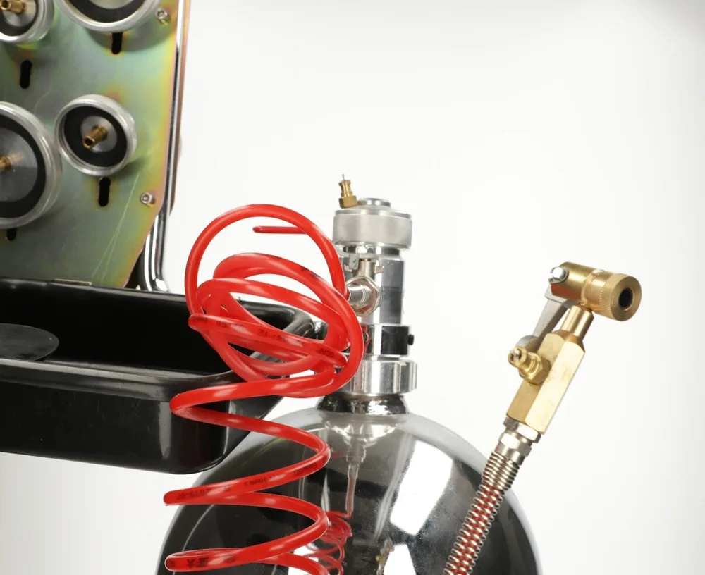 Pneumatický odvzdušňovač bŕzd KS 6 l, 10 bar, so 6 adaptérmi KS Tools 160.0008