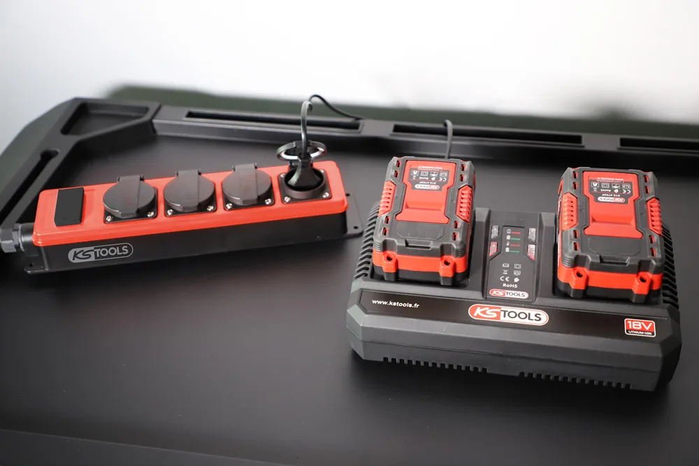 Rozbočovač s 4 zásuvkami + 2 USB, dĺžka 5 m KS Tools 150.4232F