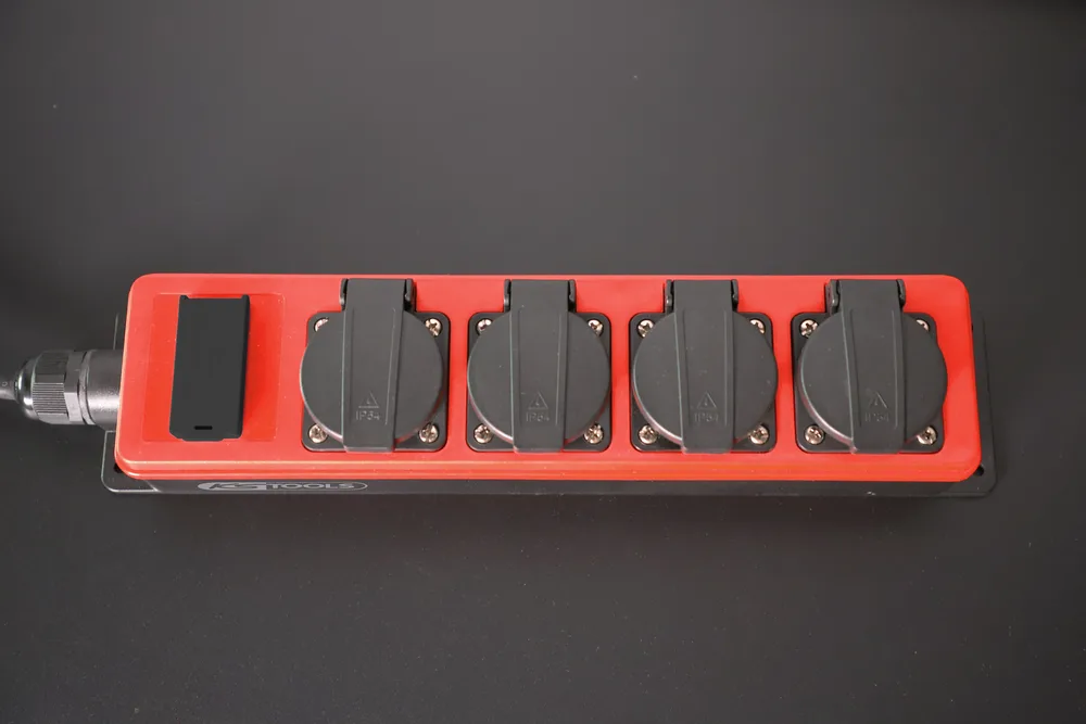 Rozbočovač s 4 zásuvkami + 2 USB, dĺžka 5 m KS Tools 150.4232F