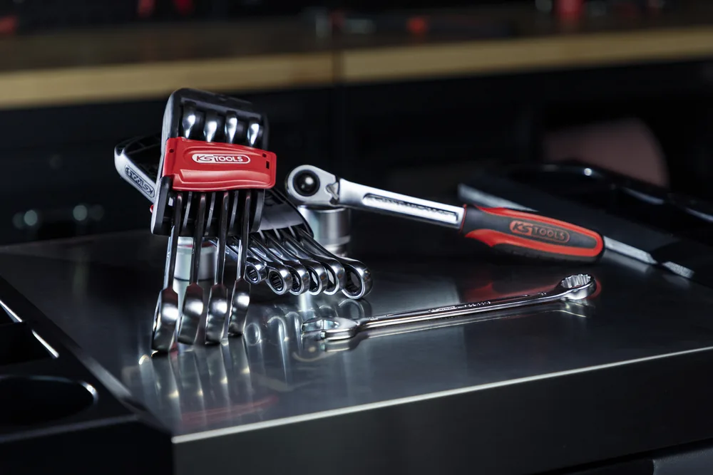 Sada 10 metrických kombinovaných kľúčov na stojane, 8 až 19 mm KS Tools 922.0050