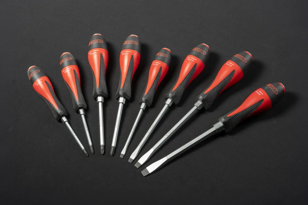 Sada 8 skrutkovačov ULTIMATEmax s priechodnou čepeľou, 5,5 až 10 mm – PH1 – PH2 – PZ1 – PZ2 KS Tools 922.6130