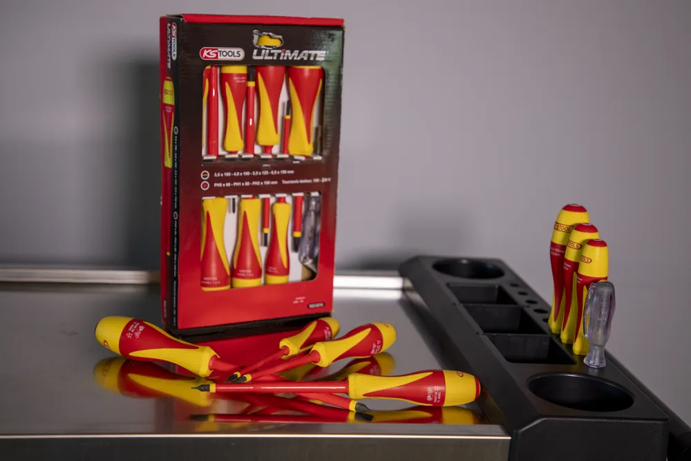 Súprava 7 izolovaných skrutkovačov ULTIMATE 1000 V a skúšačky napätia KS Tools 922.6218