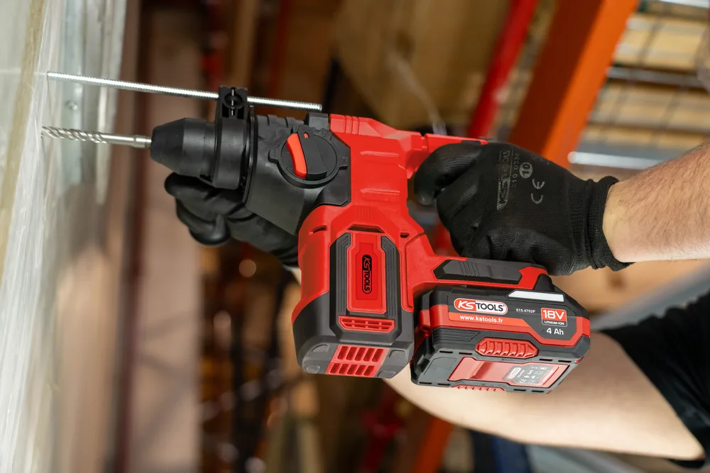 Súprava akumulátorového vŕtacieho kladiva SDS 18 V, 900 W, s 2 akumulátormi a nabíjačkou KS Tools 515.4750F