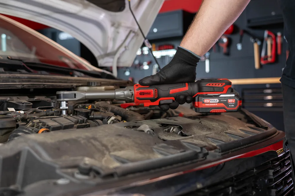 Súprava akumulátorovej račne 1/2" 18 V s 2 akumulátormi a nabíjačkou KS Tools 515.4740F
