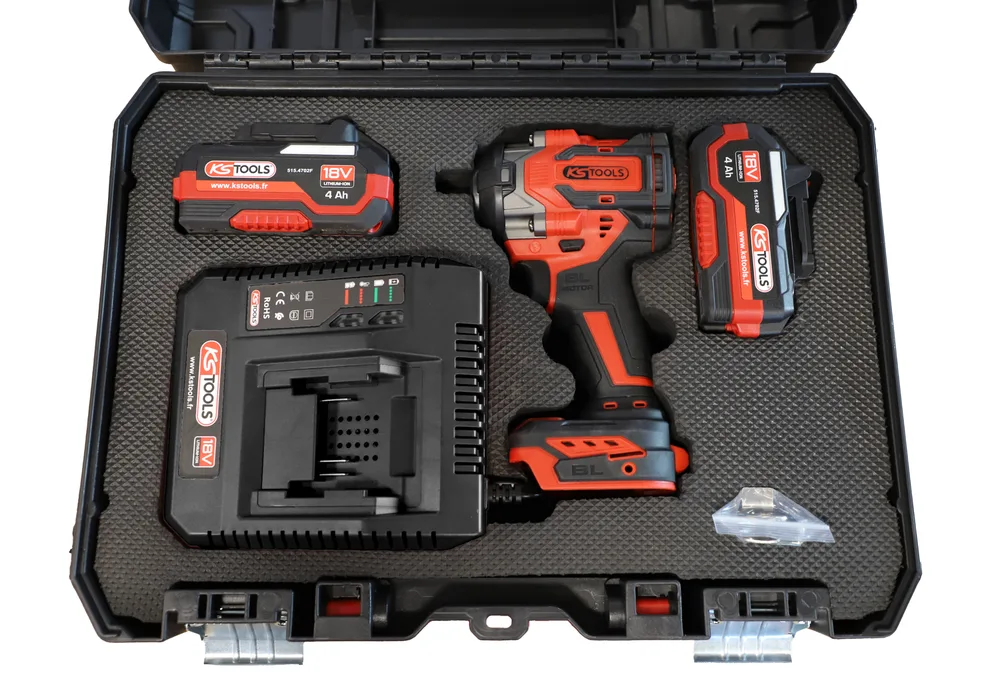 Súprava mini akumulátorového rázového uťahováka 1/2" 18 V, 850 Nm, s 2 akumulátormi a nabíjačkou KS Tools 515.4710F