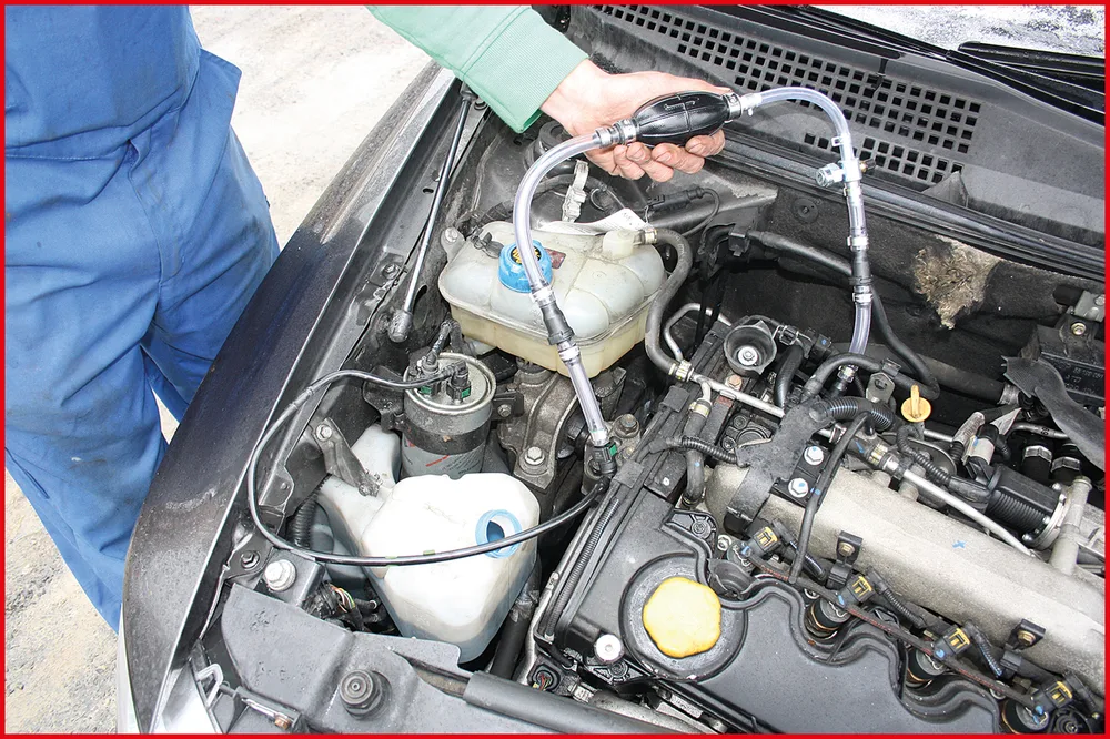 Súprava na odvzdušnenie/predbežné naplnenie naftových motorov, 12-dielna KS Tools 512.5265