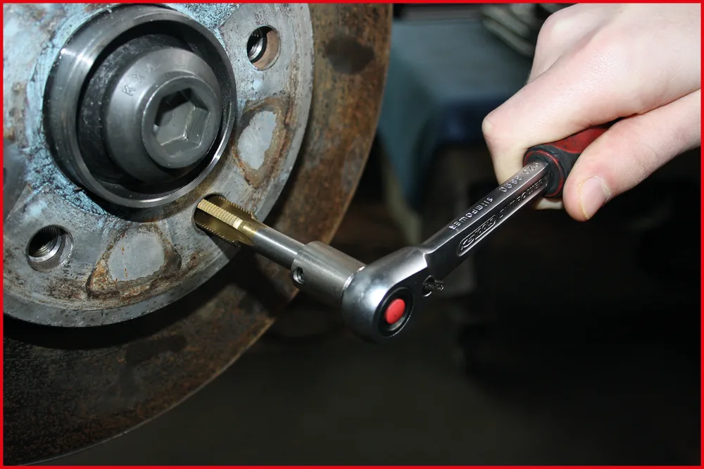 Súprava na opravu závitov skrutiek a matíc kolies COMPETITION 3/8", 15-dielna KS Tools 512.5155