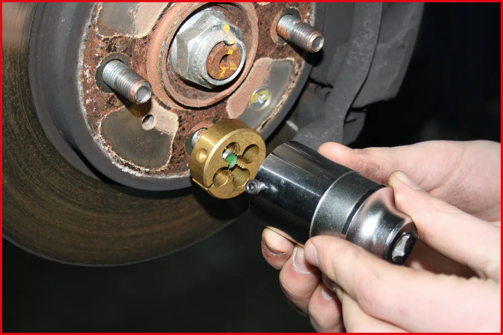 Súprava na opravu závitov skrutiek a matíc kolies COMPETITION 3/8", 15-dielna KS Tools 512.5155