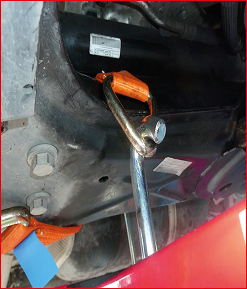 Súprava univerzálnych oporných traverz pre motor, 4-dielna KS Tools 160.0095