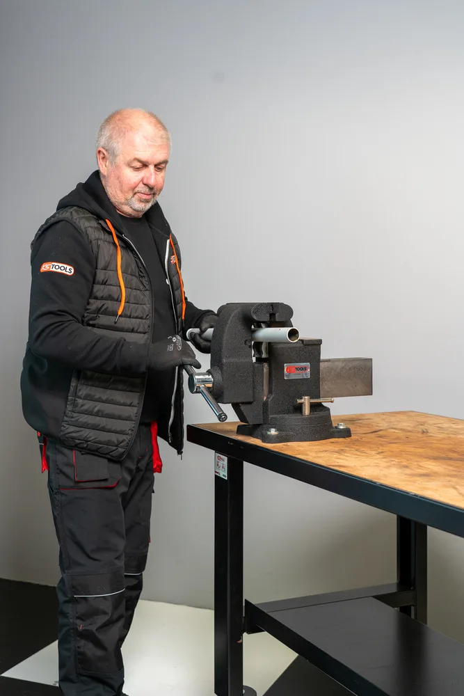 Ťažký zverák s paralelnými čeľusťami, oceľový, 200 mm (8") KS Tools 914.0248F